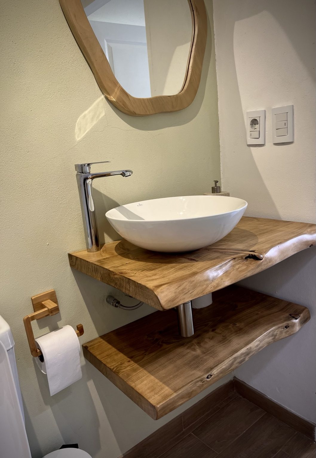 Mesada de baño en madera maciza