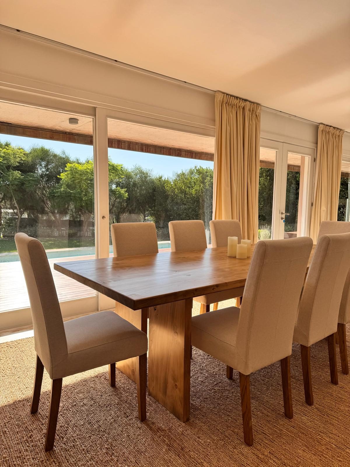 Mesa de comedor en ciprés macizo hecha a medida